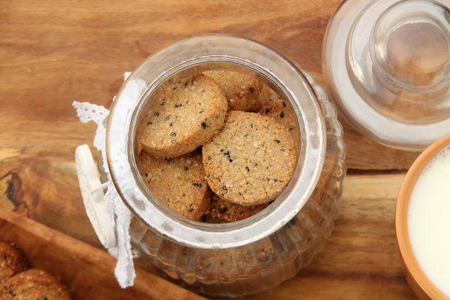 BISCOTTI DI GRANO SARACENO AL CIOCCOLATO