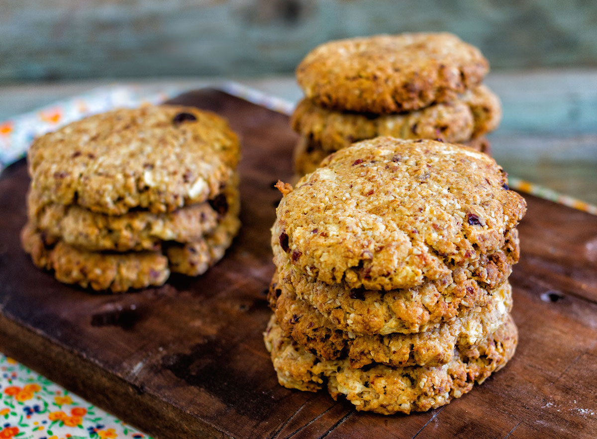 BISCOTTI DI AVENA, MELE E CIOCCOLATO