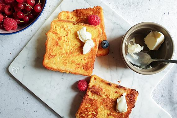 FRENCH TOAST AI FRUTTI ROSSI